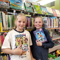 Isa en Denthe lezen voor bij Facet — lezing in Emmen